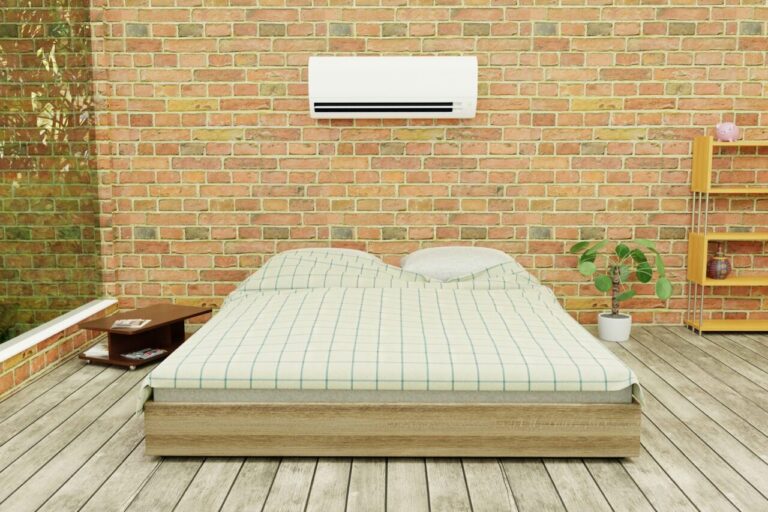 Climatisation murale diffusant de l’air frais dans une chambre